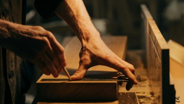 Jak wybrać idealną piłę taśmową do cięcia metalu i drewna?